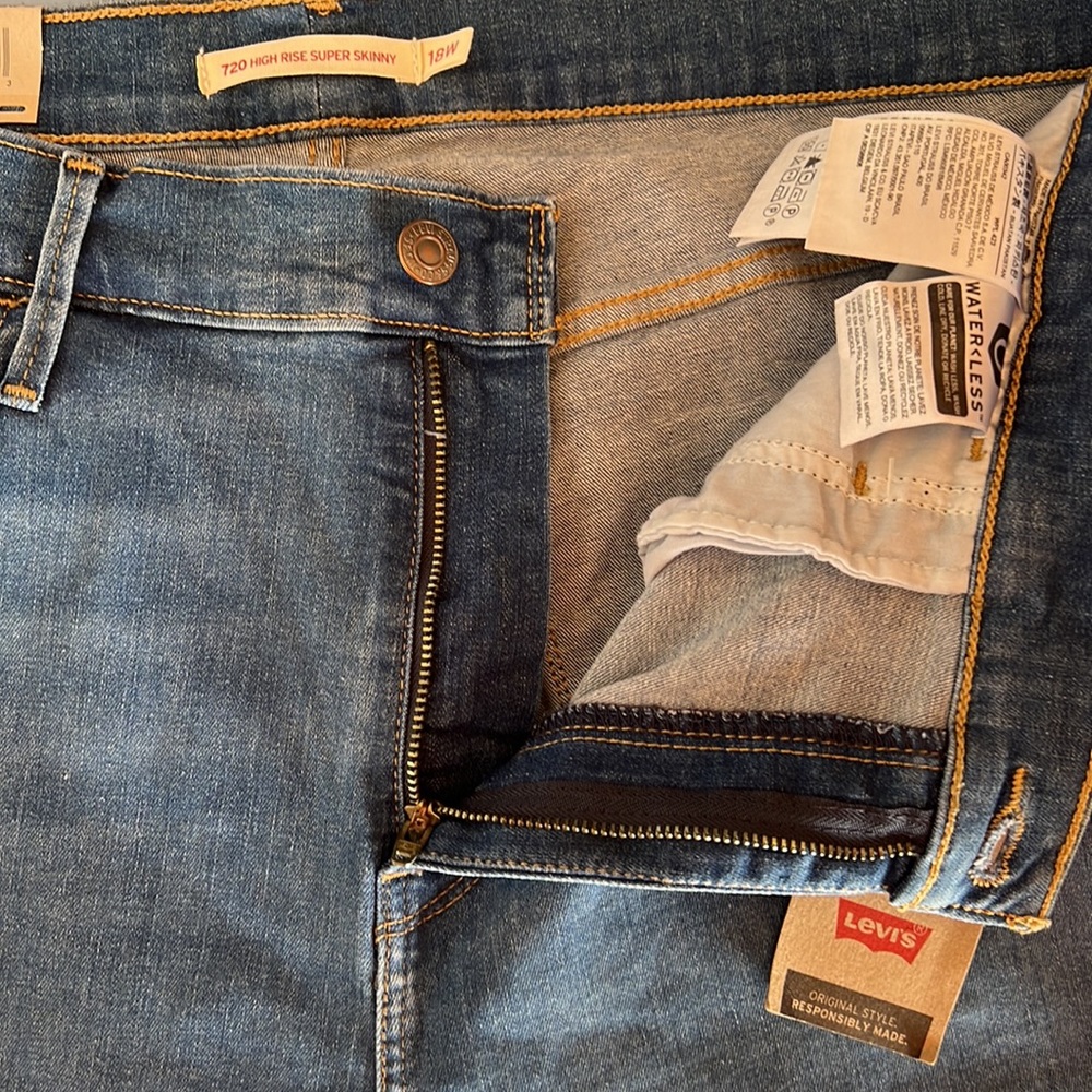 Levi's High Rise Skinny Jeans - Classic Blue - Picture 8 of 12